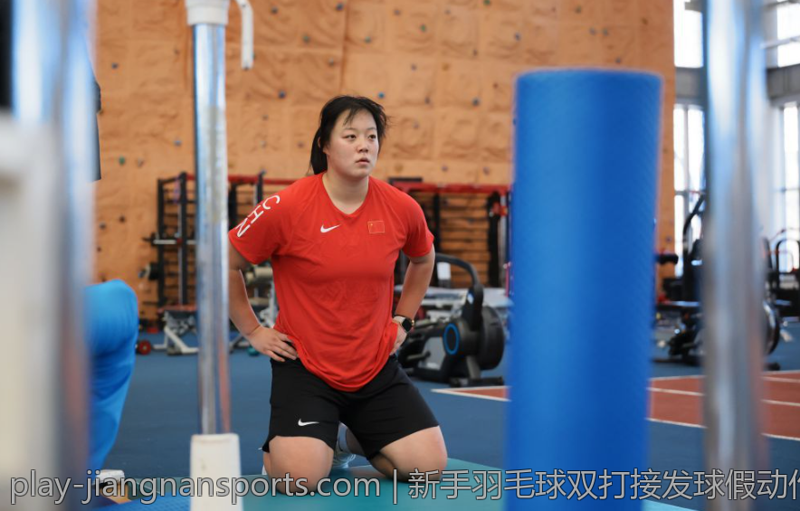 新手羽毛球双打接发球假动作技巧提升指南