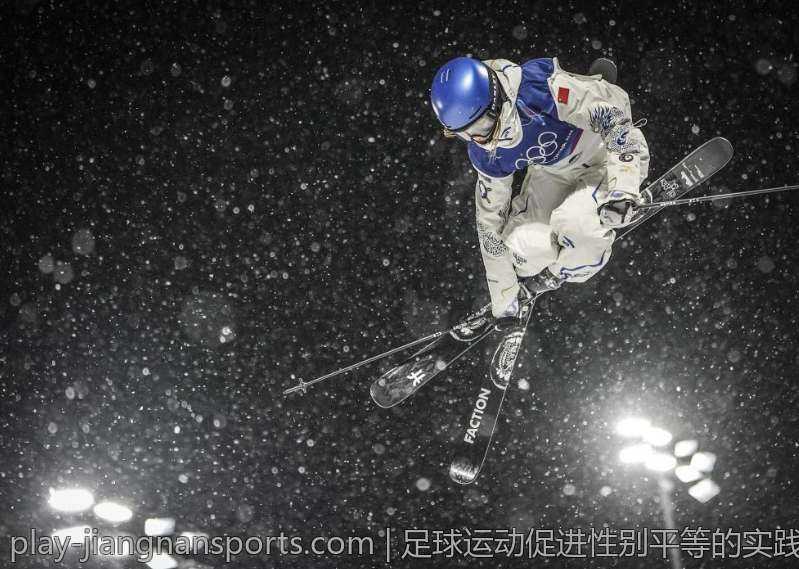 足球运动促进性别平等的实践案例